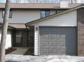 1409 Ridgecrest Trl in Green Bay, WI - Building Photo