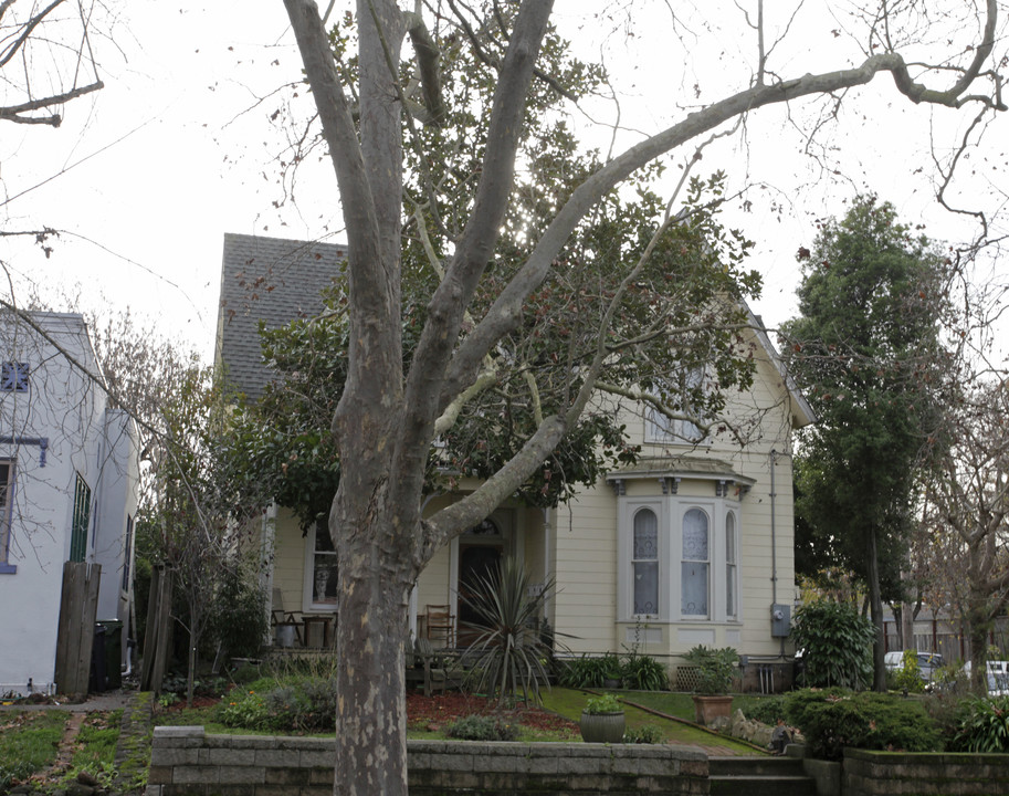 400 6th St in Petaluma, CA - Building Photo