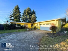 1748 N Narrows Dr in Tacoma, WA - Building Photo