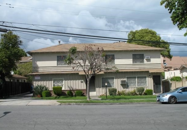 15 Los Higos St in Alhambra, CA - Building Photo