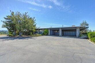 1000 Grass Valley Hwy in Auburn, CA - Building Photo - Building Photo