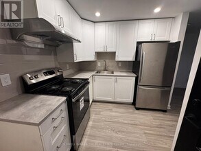 17 Cornwallis Dr in Toronto, ON - Building Photo - Building Photo