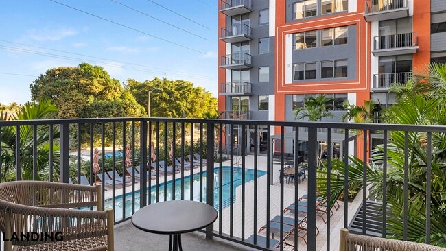 3830 NW 11th St, Unit 1-214 in Miami, FL - Building Photo - Building Photo