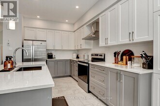 927 Omagaki Wy in Ottawa, ON - Building Photo - Building Photo