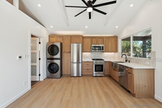 986 Phillips St in Vista, CA - Building Photo - Building Photo