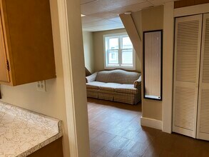 26 Dover St, Unit #3 in Worcester, MA - Foto de edificio - Building Photo
