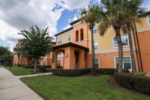 5451 Vineland Rd in Orlando, FL - Building Photo