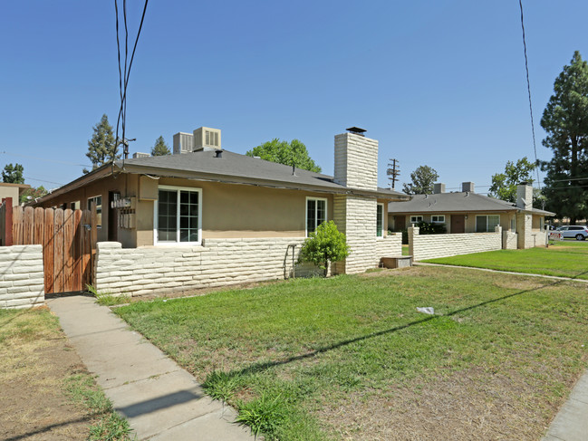 4481-4497 E Sierra Madre Ave in Fresno, CA - Building Photo - Building Photo