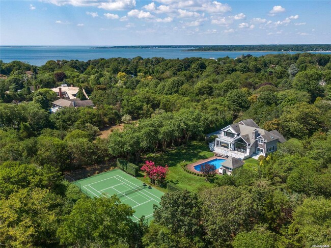 18 Remsen Ln in West Hampton Dunes, NY - Foto de edificio - Building Photo