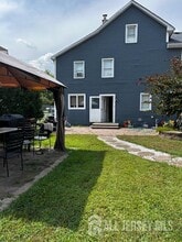 189 Main St in Spotswood, NJ - Foto de edificio - Building Photo