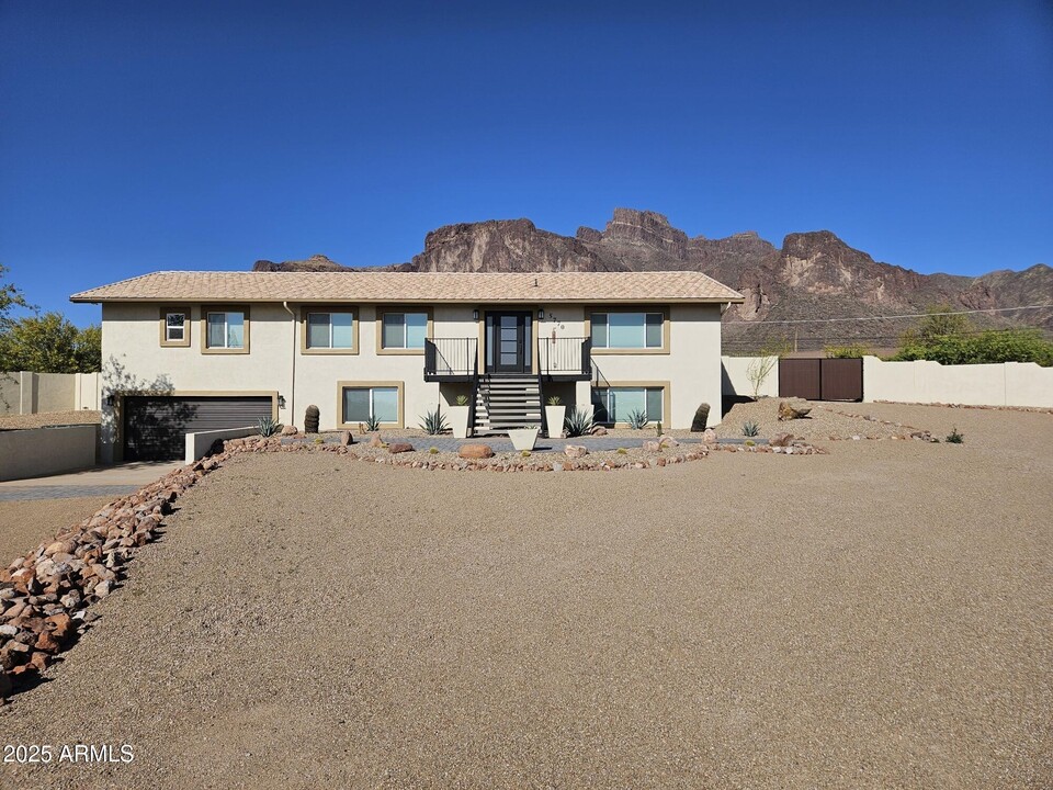 5770 E Roundup St in Apache Junction, AZ - Foto de edificio