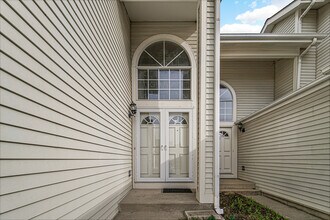 706 Sturnbridge Ln in Schaumburg, IL - Building Photo - Building Photo