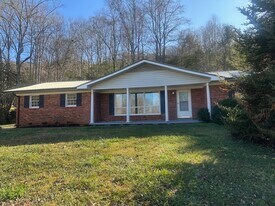 334 B B Long Rd in Cullowhee, NC - Building Photo