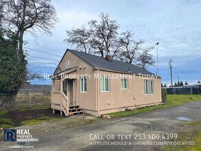 8420 S Tacoma Way in Lakewood, WA - Foto de edificio - Building Photo