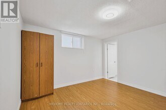 351 Conant St in Oshawa, ON - Building Photo - Building Photo