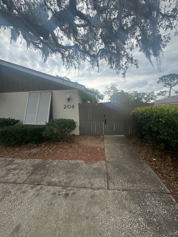 property at 208 S Rossiter St