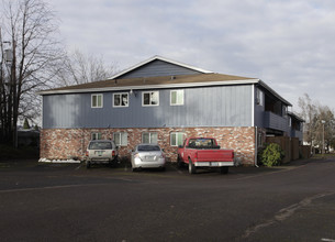 Manchester Square Apartments in Tigard, OR - Foto de edificio - Building Photo