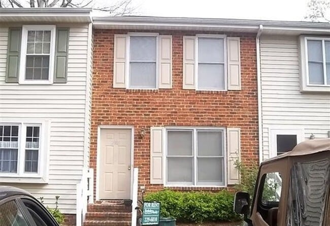 property at 2806 Oak Hill Dr