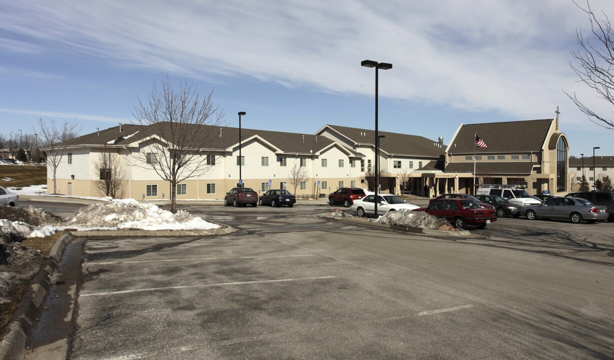 Immanuel Courtyard II in Omaha, NE - Building Photo