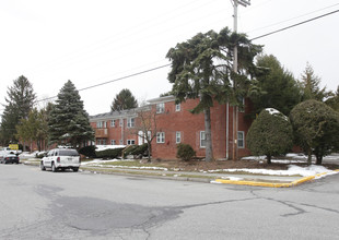 Canterbury Gardens in Poughkeepsie, NY - Building Photo - Building Photo