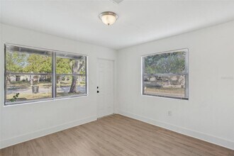 1300 37th St S in St. Petersburg, FL - Building Photo - Building Photo