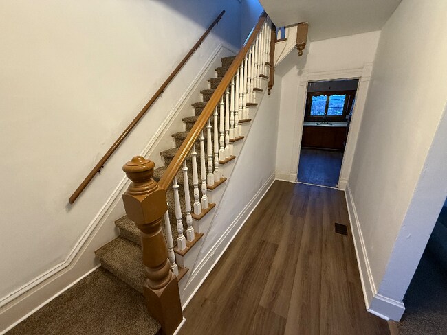 109 College Ave in Mount Pleasant, PA - Building Photo - Building Photo