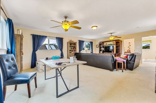 property at 142 Maluniu Ave