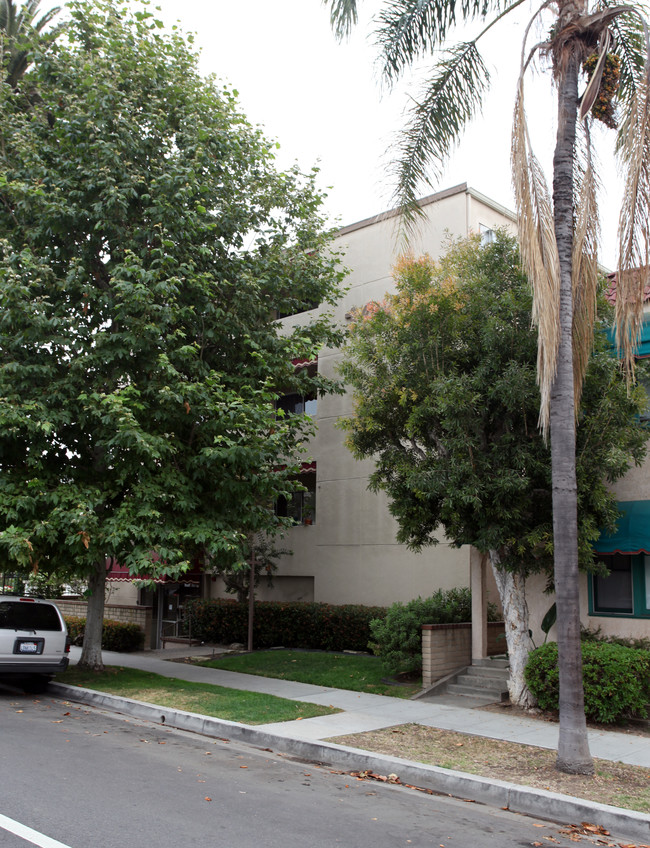 1906 E 1st St in Long Beach, CA - Foto de edificio - Building Photo