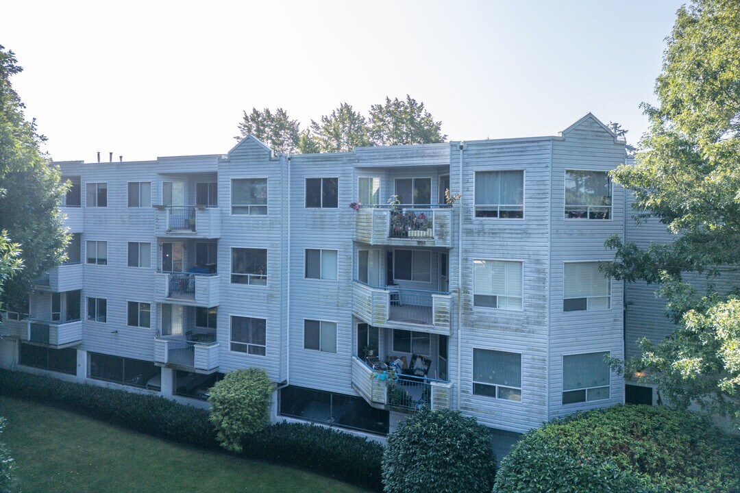 7760 Moffatt Rd in Richmond, BC - Building Photo