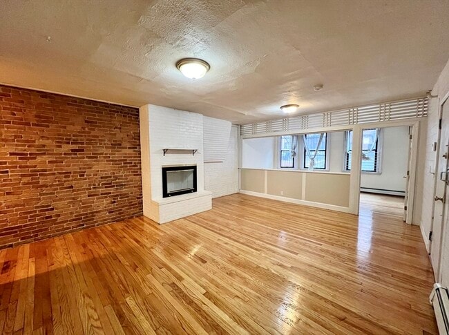 337 Beacon St, Unit 1R in Boston, MA - Building Photo - Building Photo