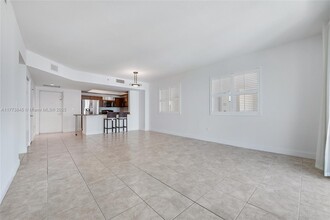 7270 SW 89th St in Miami, FL - Building Photo - Building Photo