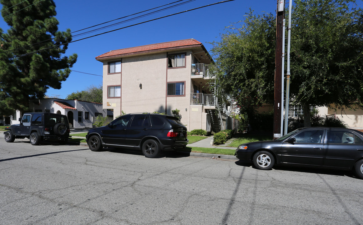 701 Raleigh St in Glendale, CA - Building Photo