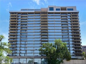 600 Admiral Blvd, Unit 1104 in Kansas City, MO - Foto de edificio - Building Photo