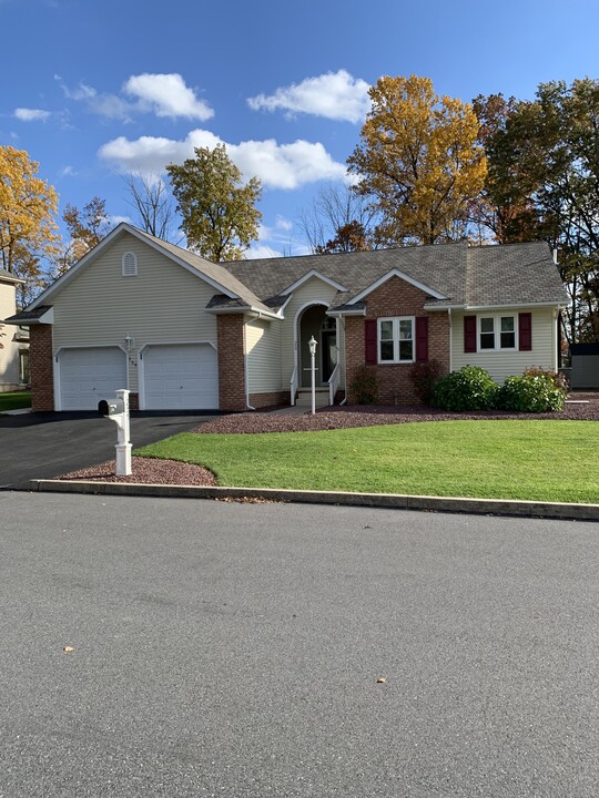 259 E Center St in Wind Gap, PA - Building Photo