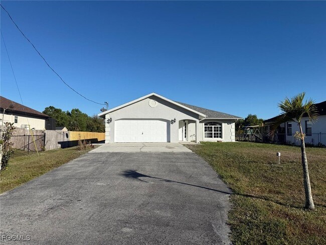 3761 39th Ave NE in Naples, FL - Building Photo - Building Photo