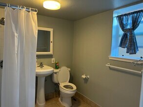 3967 Sebastopol Rd in Santa Rosa, CA - Building Photo - Building Photo