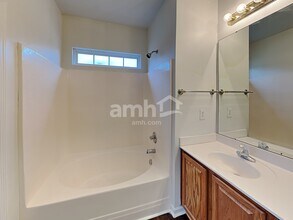 4134 Vance Rd N in Huntersville, NC - Foto de edificio - Building Photo