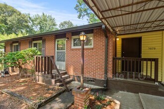 5070 Crowe Dr SE in Smyrna, GA - Building Photo - Building Photo
