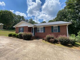 134 Hunter's Run Rd in Athens, GA - Building Photo