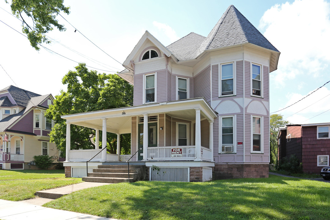 196 Main St in Brockport, NY - Building Photo