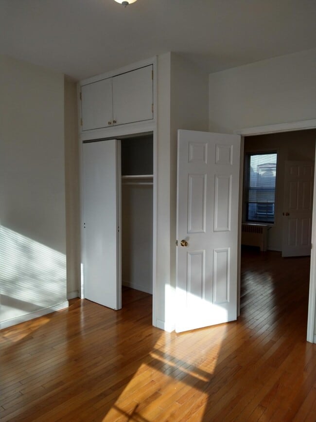 7046 66th St Apartments and Nearby Glendale Apartments For Rent