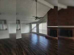 8300 Auburn Dr in Fort Worth, TX - Building Photo - Building Photo