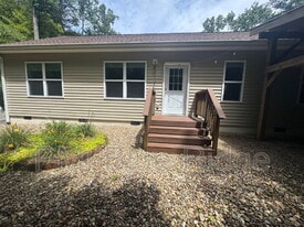 221 Indian Ridge Trail in Hendersonville, NC - Building Photo