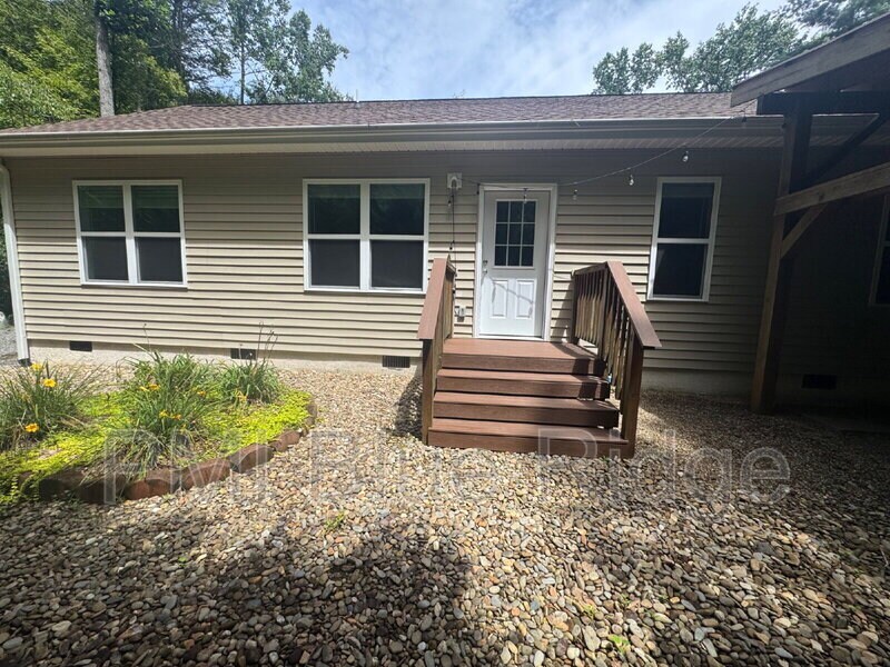 221 Indian Ridge Trail in Hendersonville, NC - Building Photo