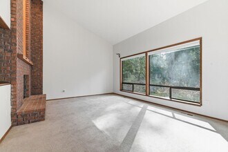 6980 NE Dolphin Dr in Bainbridge Island, WA - Building Photo - Building Photo