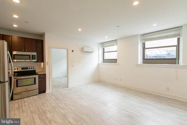 427 Monroe St in Philadelphia, PA - Building Photo - Building Photo