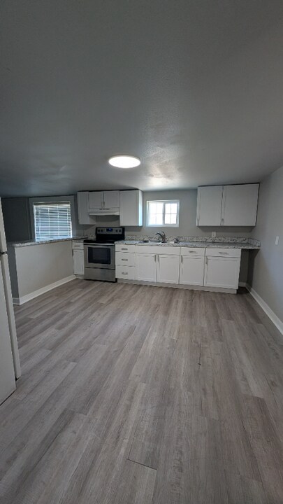 213 S 2nd St in Salina, KS - Building Photo