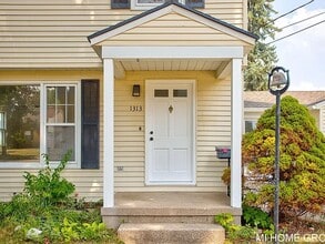 1313 Ellsmere St NE in Grand Rapids, MI - Foto de edificio - Building Photo