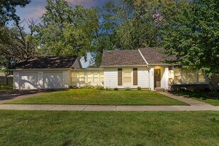 500 W Pacific Ave in Waukegan, IL - Building Photo