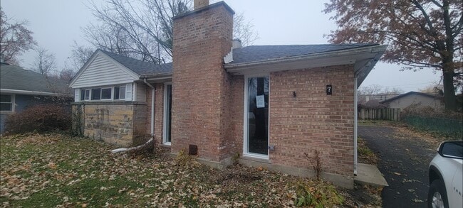 property at 7 Oak Ln